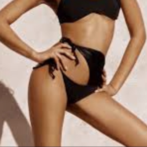 Beach Bunny Chanel Iman Bikini Set Black NWT Various - Picture 9 of 9